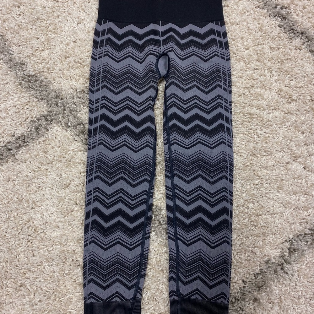 4046 - LULULEMON Ebb To Street Pant Heathered slate Knit